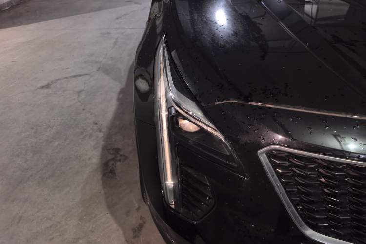 Used Cadillac XT4 2018 28T Two-Wheel Drive Luxury Sport Model Right Front Headlight