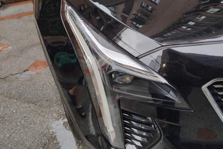 Used Cadillac XT4 2018 28T Two-Wheel Drive Leading Version Right Front Headlight
