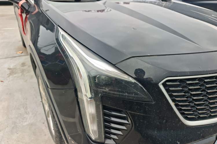Used Cadillac XT4 2018 28T Two-Wheel Drive Tech Version Right Front Headlight