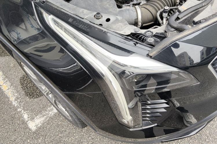 Used Cadillac XT4 2018 28T Two-Wheel Drive Luxury Sport Model Right Front Headlight