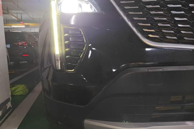 Used Cadillac XT4 2018 28T Two-Wheel Drive Leading Version Right Front Headlight