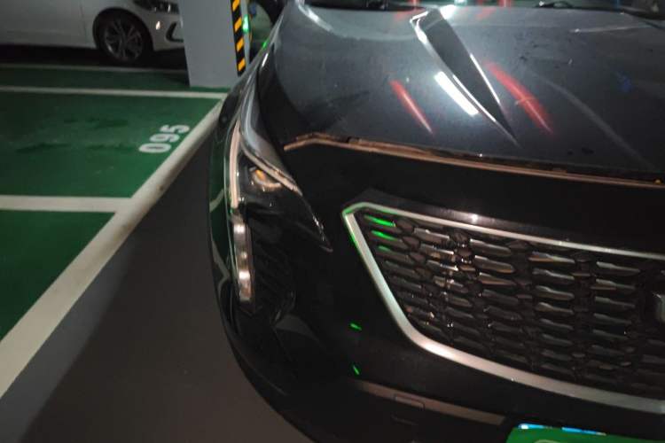 Used Cadillac XT4 2018 28T Two-Wheel Drive Tech Version Right Front Headlight