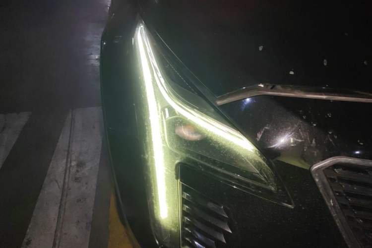Used Cadillac XT4 2018 28T Two-Wheel Drive Leading Version Right Front Headlight