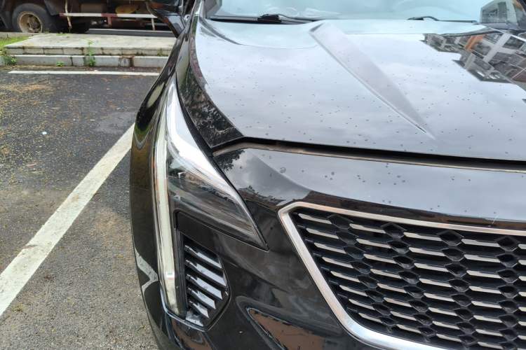 Used Cadillac XT4 2018 28T Two-Wheel-Drive Luxury Model Right Front Headlight