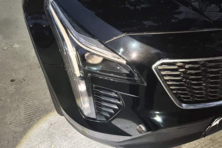 Used Cadillac XT4 2018 28T Two-Wheel Drive Tech Version Right Front Headlight