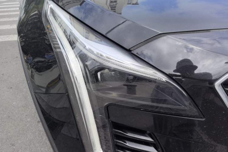 Used Cadillac XT4 2018 28T 4x4 Platinum Sport Edition Right Front Headlight