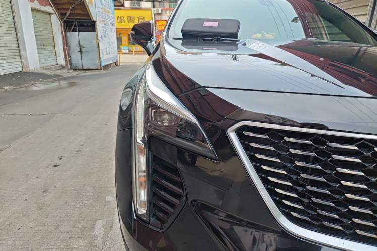 Used Cadillac XT4 2018 28T Two-Wheel Drive Tech Version Right Front Headlight