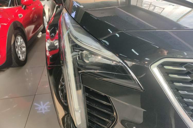 Used Cadillac XT4 2018 28T Two-Wheel Drive Leading Version Right Front Headlight