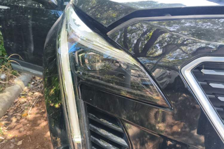 Used Cadillac XT4 2018 28T Two-Wheel Drive Leading Version Right Front Headlight