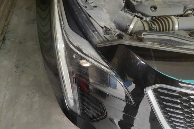 Used Cadillac XT4 2018 28T Two-Wheel Drive Leading Version Right Front Headlight