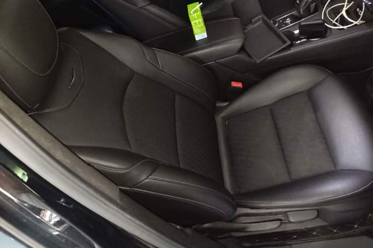 Used Cadillac XT4 2018 28T Two-Wheel Drive Tech Version Right Front Seat