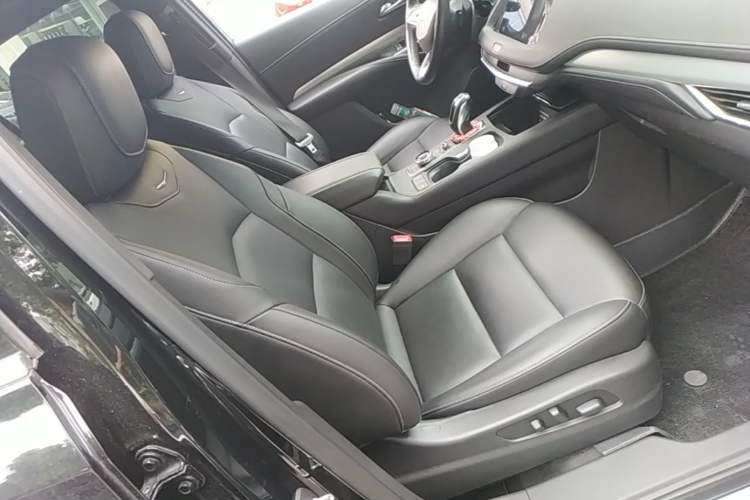 Used Cadillac XT4 2018 28T Two-Wheel Drive Leading Version Right Front Seat