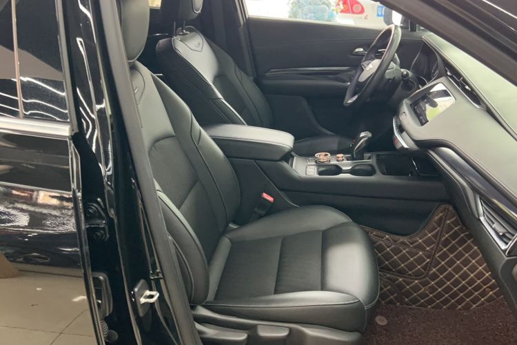Used Cadillac XT4 2018 28T Two-Wheel Drive Tech Version Right Front Seat