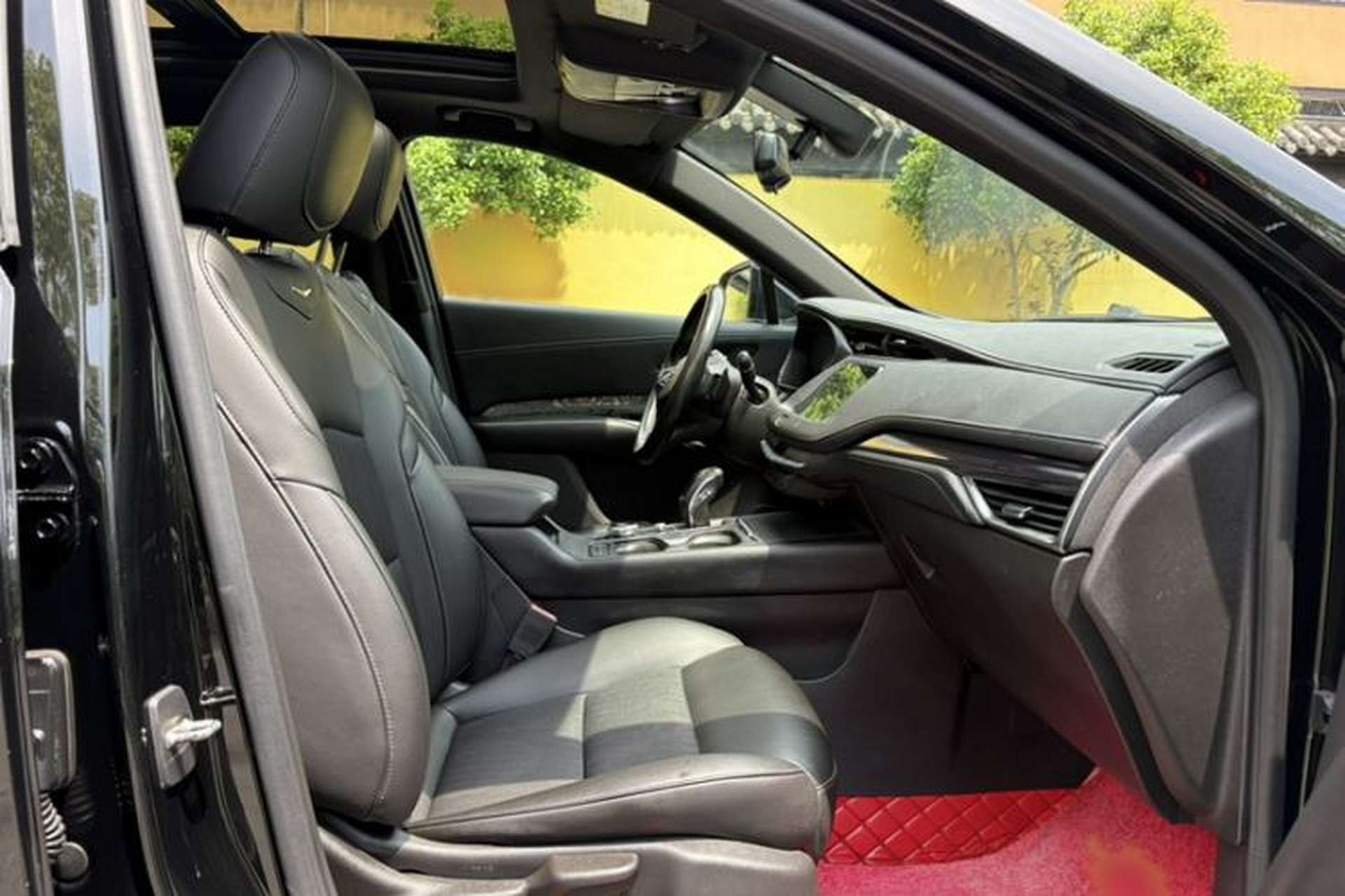Used Cadillac XT4 2018 28T Two-Wheel Drive Tech Version Right Front Seat