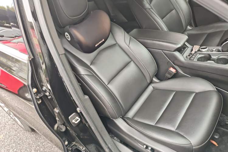 Used Cadillac XT4 2018 28T Two-Wheel Drive Leading Sport Model Right Front Seat