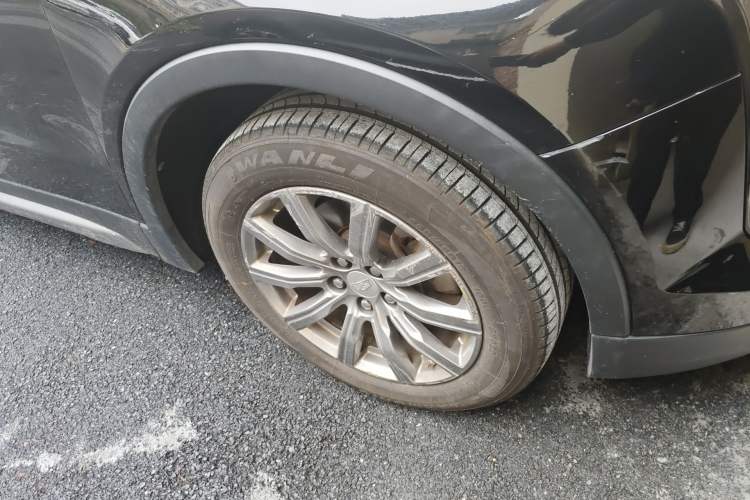 Used Cadillac XT4 2018 28T Two-Wheel-Drive Luxury Model Right Front Wheel Hub