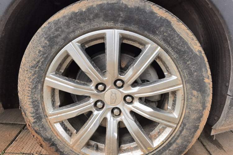 Used Cadillac XT4 2018 28T Two-Wheel Drive Leading Version Right Front Wheel Hub