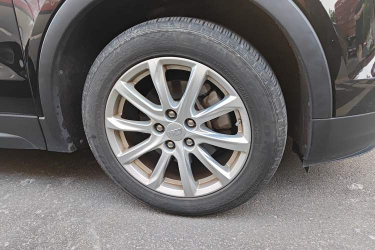 Used Cadillac XT4 2018 28T Two-Wheel Drive Tech Version Right Front Wheel Hub