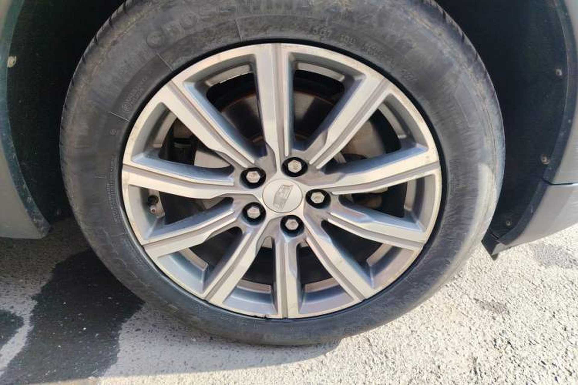 Used Cadillac XT4 2018 28T 4x4 Leading Sport Model Right Front Wheel Hub
