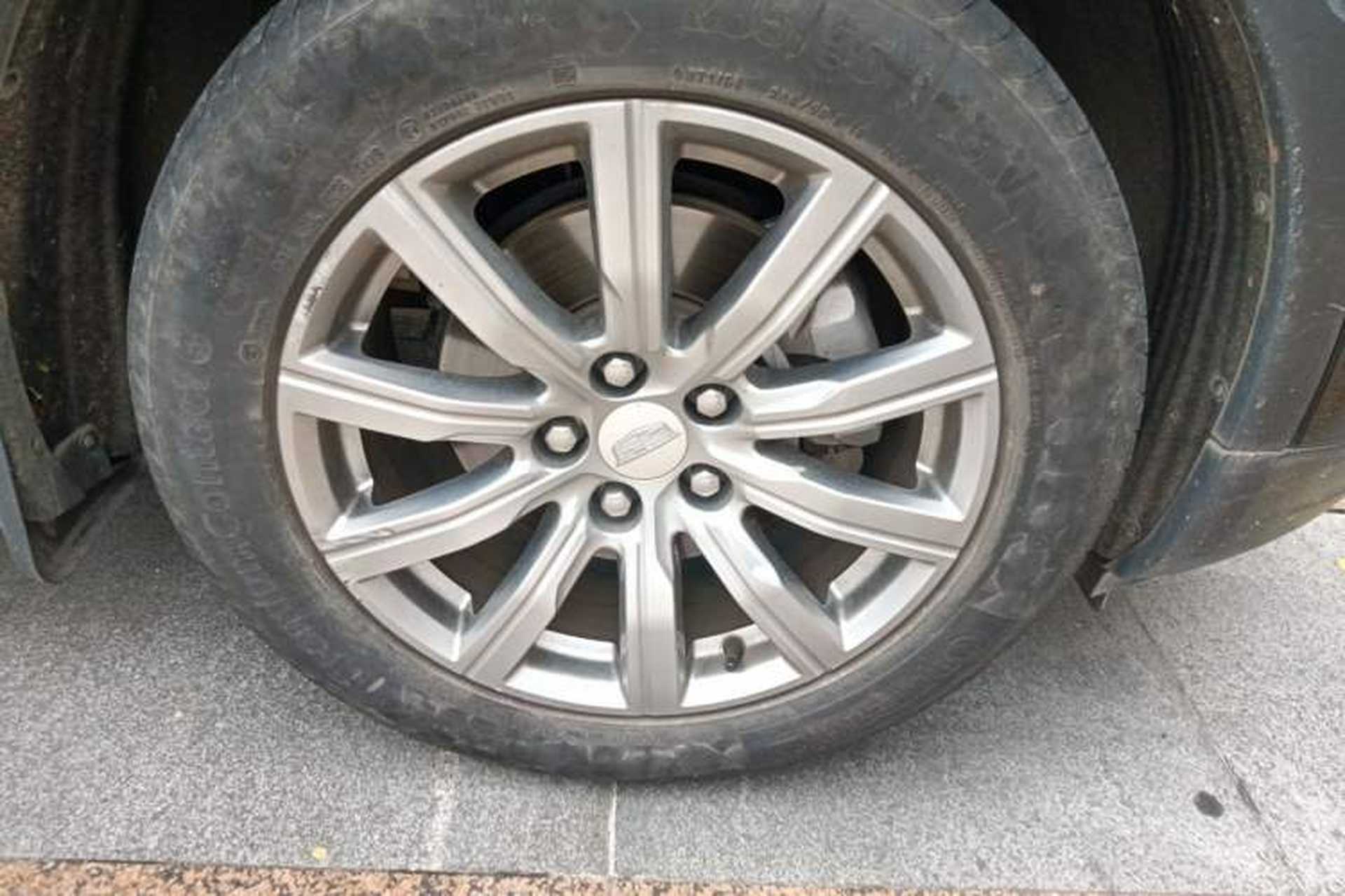 Used Cadillac XT4 2018 28T Two-Wheel Drive Leading Version Right Front Wheel Hub