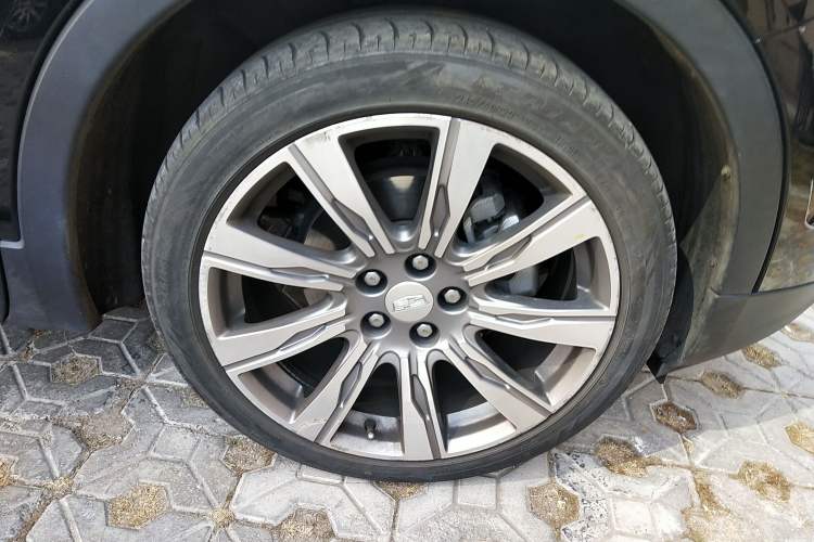Used Cadillac XT4 2018 28T 4x4 Platinum Edition Right Front Wheel Hub