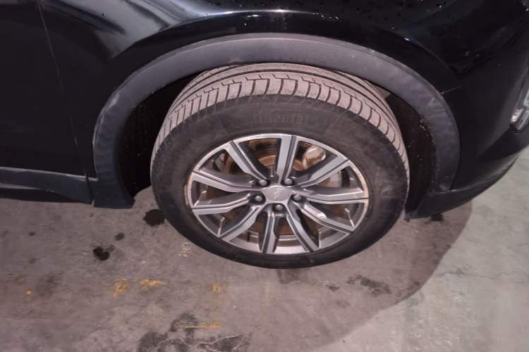Used Cadillac XT4 2018 28T Two-Wheel Drive Luxury Sport Model Right Front Wheel Hub