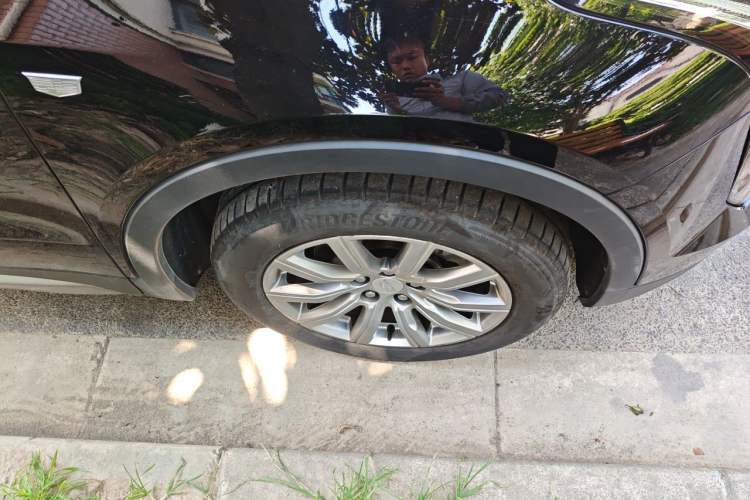Used Cadillac XT4 2018 28T Two-Wheel Drive Leading Version Right Front Wheel Hub