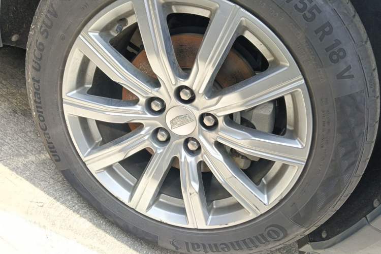 Used Cadillac XT4 2018 28T Two-Wheel Drive Leading Version Right Front Wheel Hub