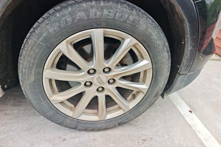 Used Cadillac XT4 2018 28T Two-Wheel Drive Tech Version Right Front Wheel Hub