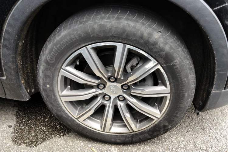 Used Cadillac XT4 2018 28T Two-Wheel Drive Luxury Sport Model Right Front Wheel Hub