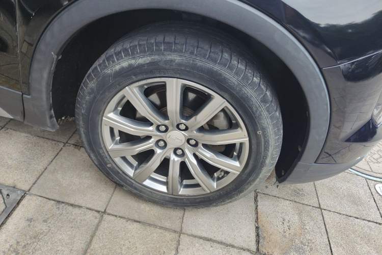Used Cadillac XT4 2018 28T Two-Wheel-Drive Luxury Model Right Front Wheel Hub
