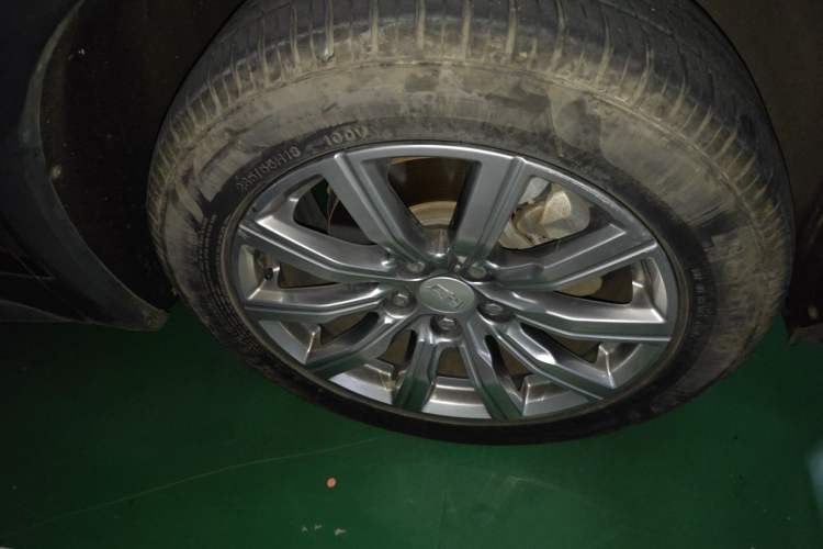 Used Cadillac XT4 2018 28T Two-Wheel Drive Leading Version Right Front Wheel Hub