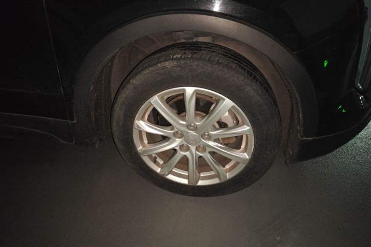 Used Cadillac XT4 2018 28T Two-Wheel Drive Tech Version Right Front Wheel Hub