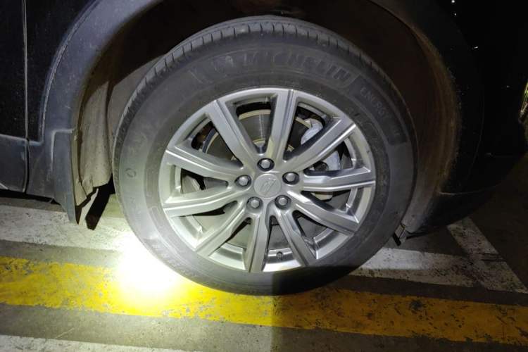 Used Cadillac XT4 2018 28T Two-Wheel Drive Leading Version Right Front Wheel Hub