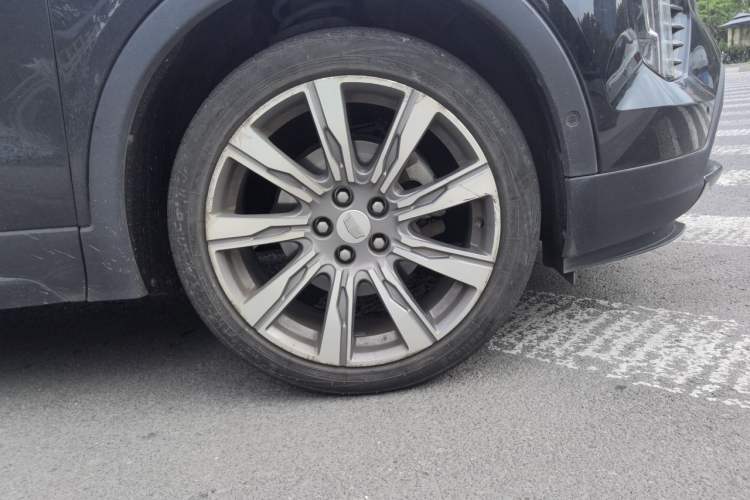 Used Cadillac XT4 2018 28T 4x4 Platinum Sport Edition Right Front Wheel Hub