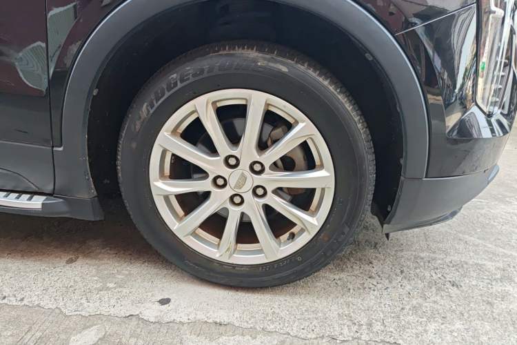Used Cadillac XT4 2018 28T Two-Wheel Drive Tech Version Right Front Wheel Hub