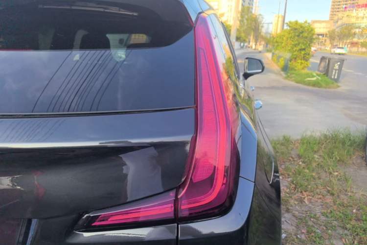Used Cadillac XT4 2018 28T Two-Wheel-Drive Luxury Model Right Rear Taillight