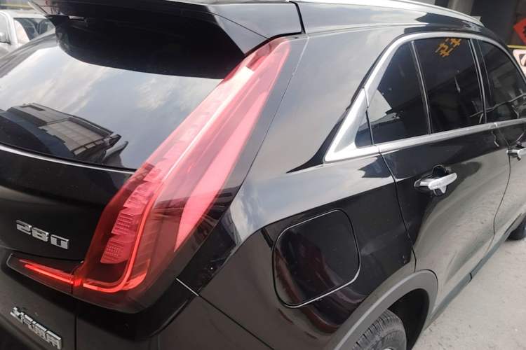 Used Cadillac XT4 2018 28T Two-Wheel Drive Tech Version Right Rear Taillight