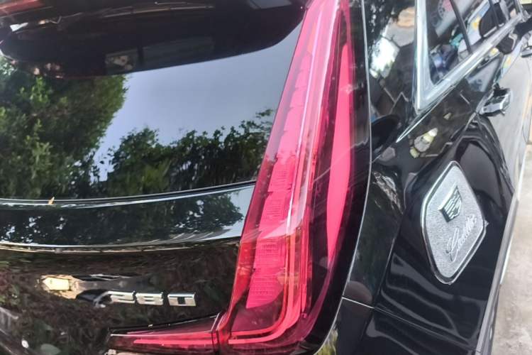 Used Cadillac XT4 2018 28T Two-Wheel Drive Tech Version Right Rear Taillight