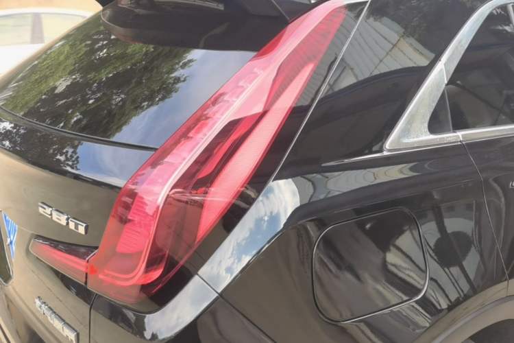 Used Cadillac XT4 2018 28T Two-Wheel Drive Tech Version Right Rear Taillight