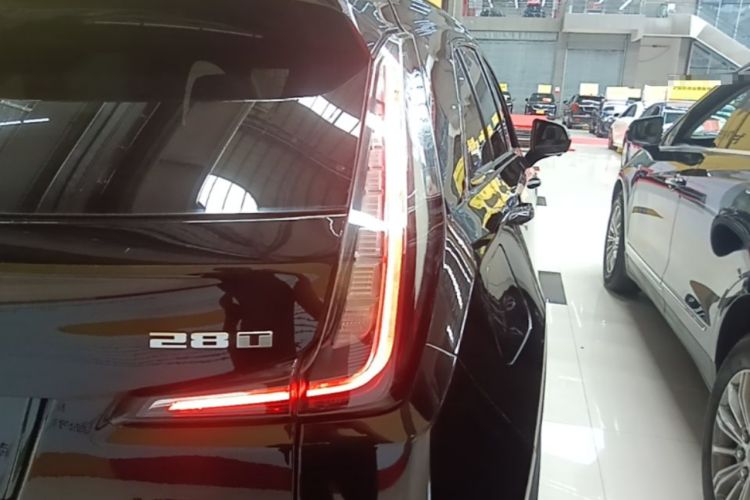 Used Cadillac XT4 2018 28T Two-Wheel Drive Luxury Sport Model Right Rear Taillight