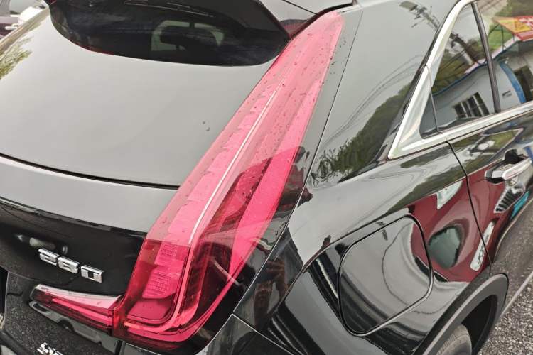 Used Cadillac XT4 2018 28T Two-Wheel Drive Leading Sport Model Right Rear Taillight