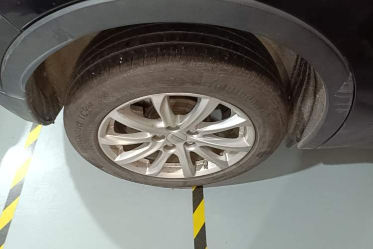 Used Cadillac XT4 2018 28T Two-Wheel Drive Tech Version Right Rear Wheel Hub