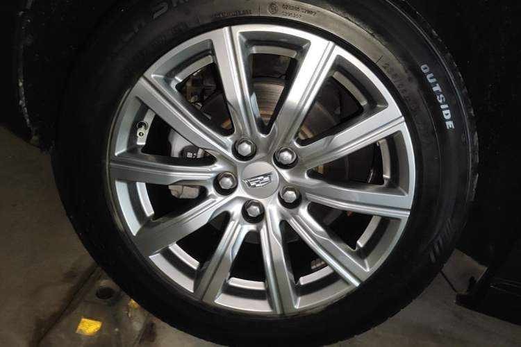 Used Cadillac XT4 2018 28T Two-Wheel Drive Leading Version Right Rear Wheel Hub