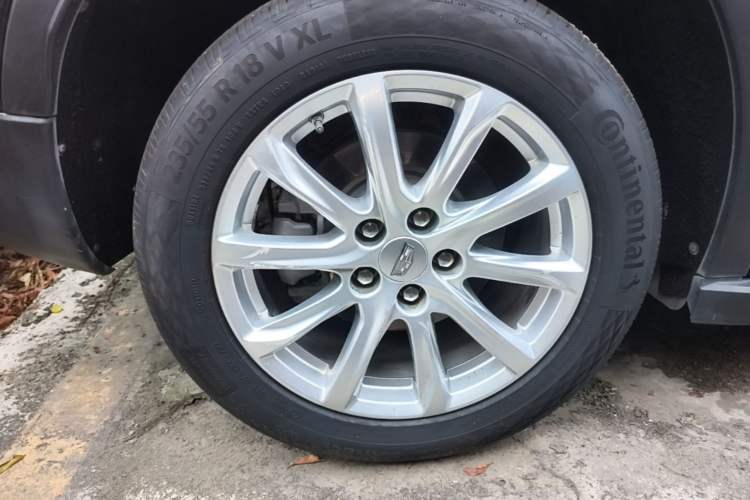 Used Cadillac XT4 2018 28T Two-Wheel Drive Tech Version Right Rear Wheel Hub