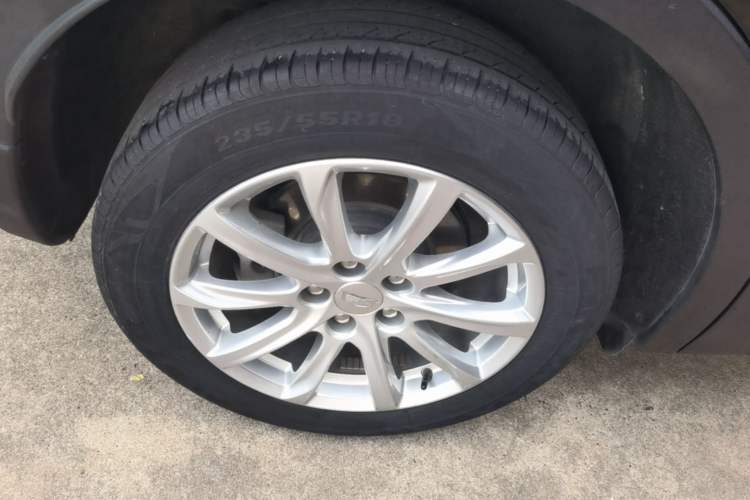 Used Cadillac XT4 2018 28T Two-Wheel Drive Tech Version Right Rear Wheel Hub