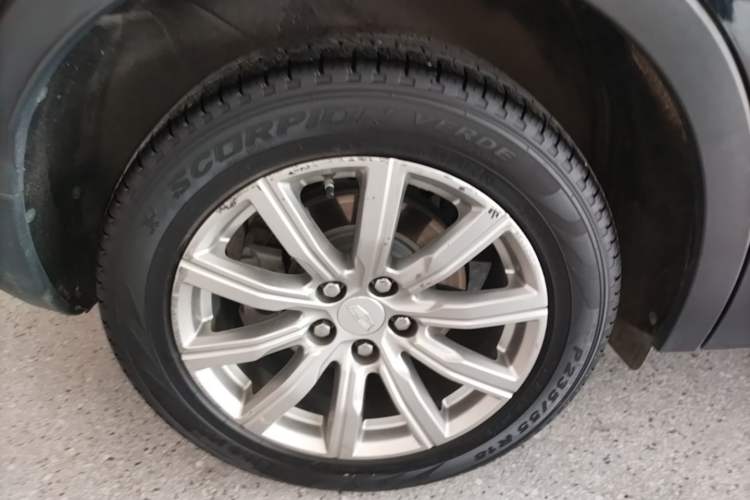 Used Cadillac XT4 2018 28T Two-Wheel Drive Leading Version Right Rear Wheel Hub