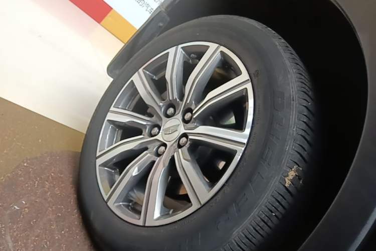 Used Cadillac XT4 2018 28T Two-Wheel Drive Luxury Sport Model Right Rear Wheel Hub
