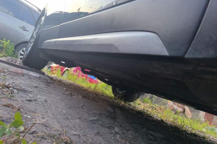 Used Cadillac XT4 2018 28T Two-Wheel-Drive Luxury Model Right Side Sill
