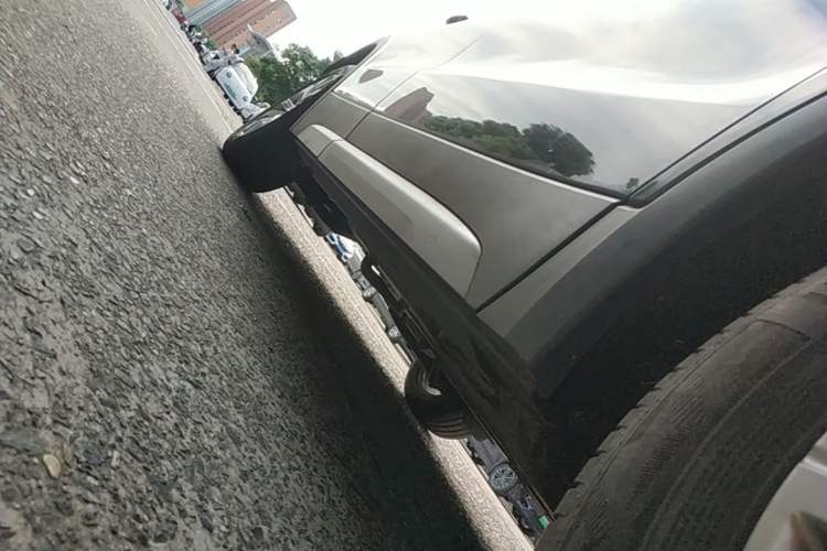 Used Cadillac XT4 2018 28T Two-Wheel Drive Leading Version Right Side Sill